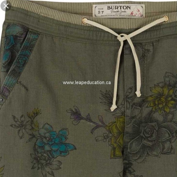 WANTED burton womens Joy succulent camo pants Size - Picture 2 of 2